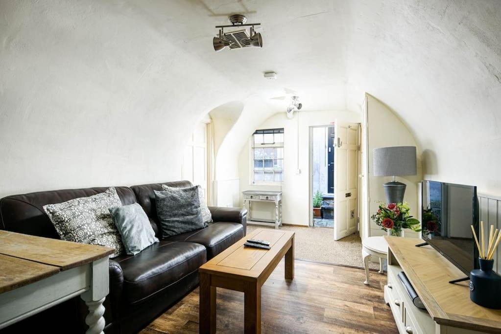 Unique 1 Bedroom Apartment-Bath Exterior photo